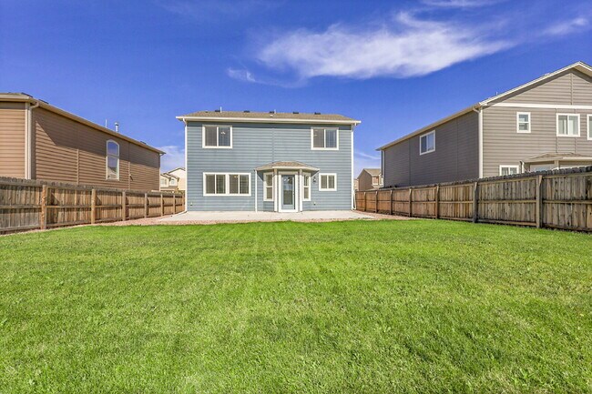 Building Photo - $2,350.00, 3 bed, 2.5 bath located in Peyt...