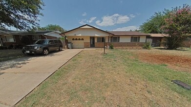 Building Photo - 3808 SE Dorchester Dr