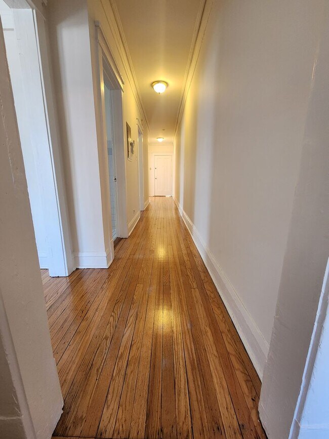 Building Photo - 3348-1 W Sunnyside 1bed/1bath