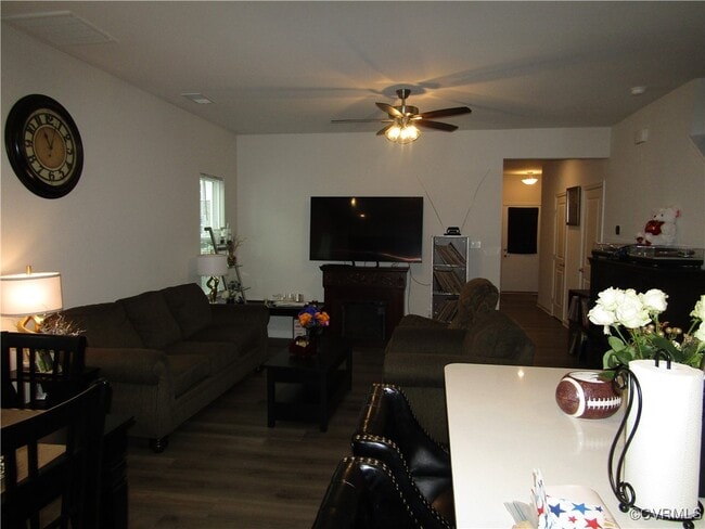 Building Photo - 2210 Palm Ct