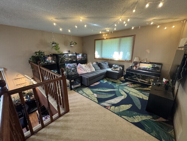 Building Photo - Charming 4-Bed Lakeville Home with Spacious 2000 Sq Ft & Gleaming Neighborhood!"