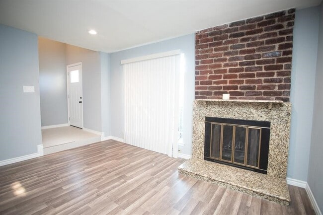 Building Photo - 5821 W Sunforest Dr