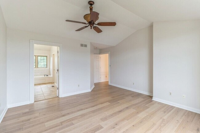 Building Photo - GREAT LOCATION IN COUNTRY CLUB!! 4 Bedroom, 3.5 Bathroom Home in Clive