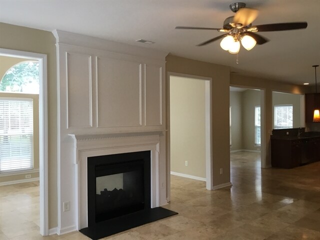 Building Photo - 1009 Yarrow St