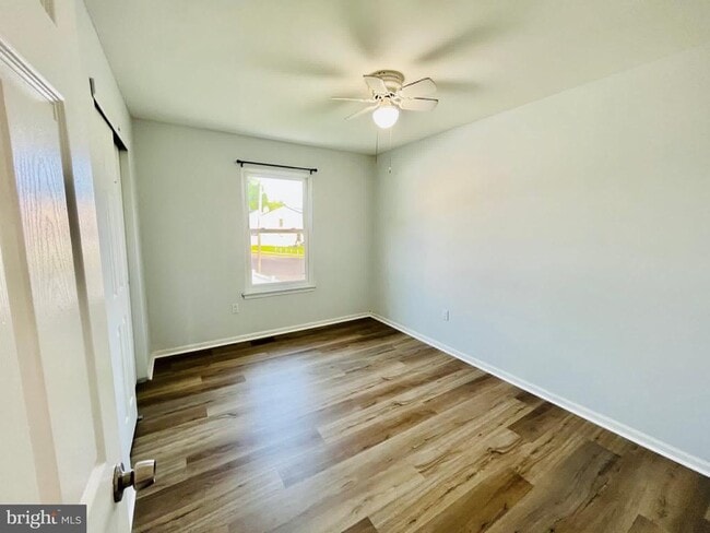 Building Photo - 2 Quasar Ct