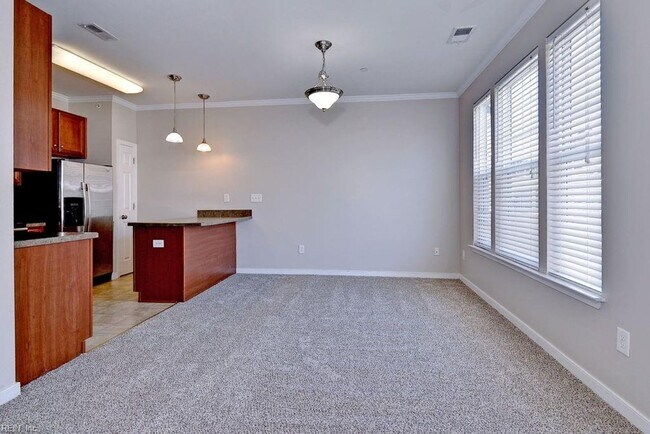 Building Photo - 606 Red Hill Rd
