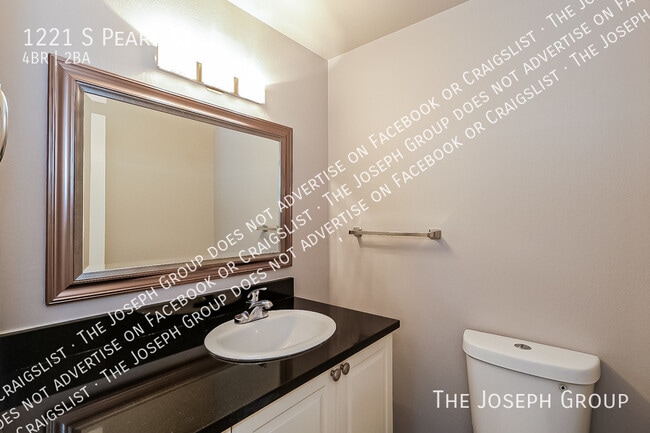 Building Photo - 1221 S Pearl St