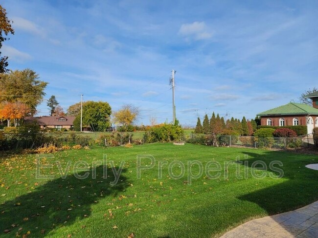 Building Photo - 120 68th Pl