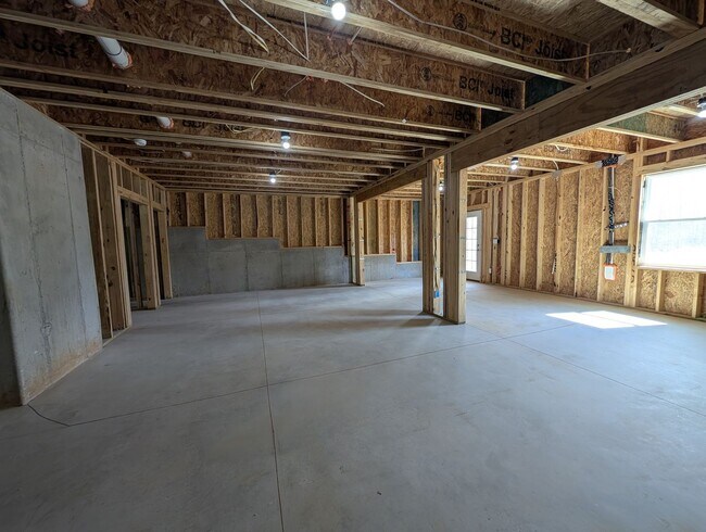 Building Photo - Beautiful New Build Home located in the Cardinal Creek Community!