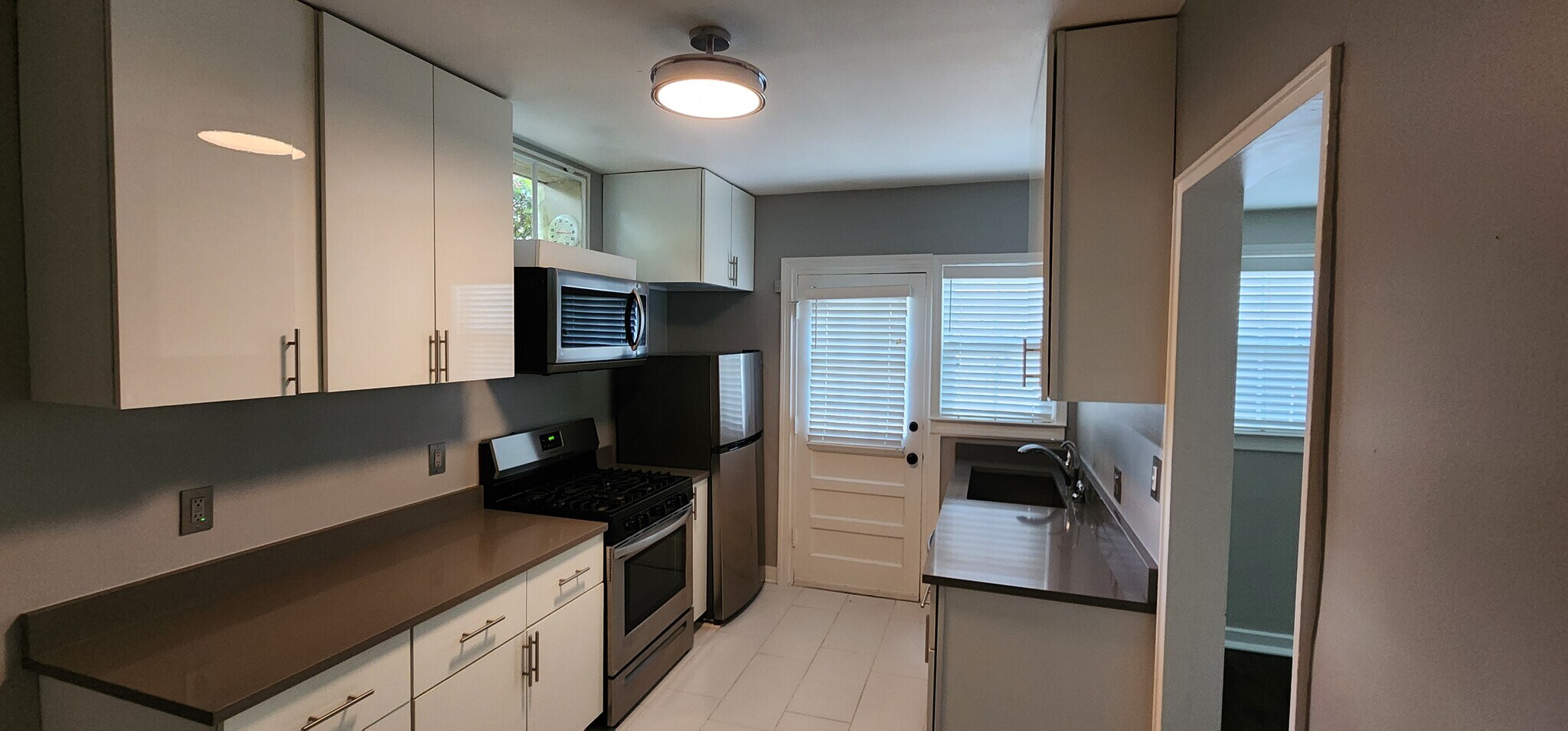 Kitchen - 415 Willow Ln