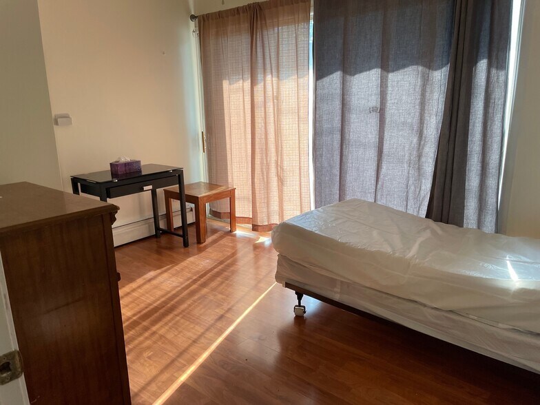 Building Photo - 1130 S Forest Ave