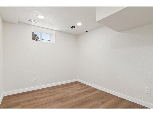 Building Photo - 3401 Pillsbury Ave