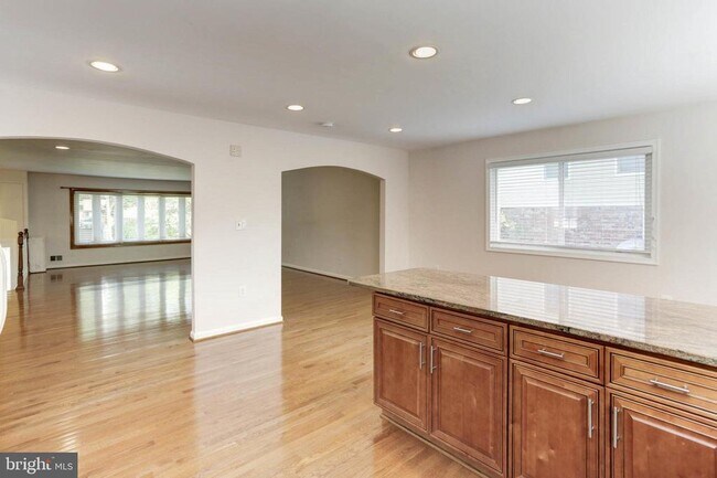 Building Photo - 11821 Charen Ln