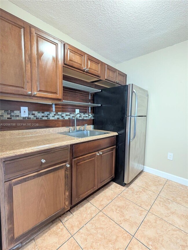 Building Photo - 10765 SW 108th Ave