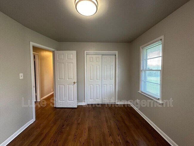 Building Photo - 133 W. Jarman Drive