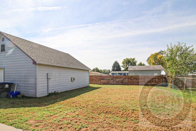 Building Photo - 3125 9th Ave