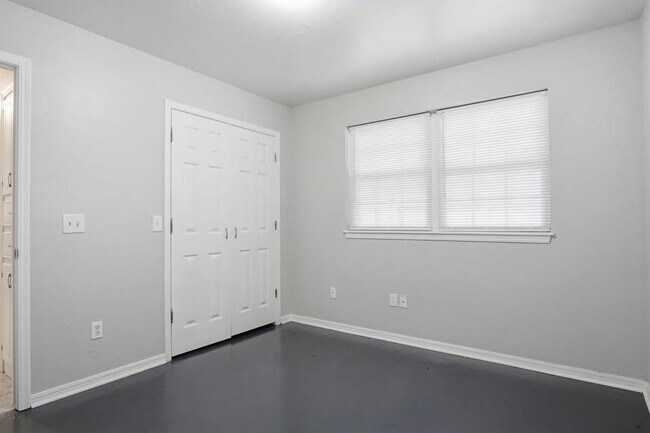 Building Photo - 3717 N Eagle Ln
