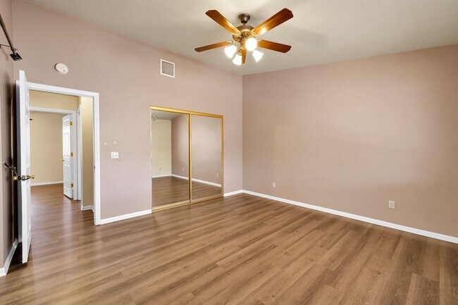 Building Photo - 57815 Desert Gold Dr