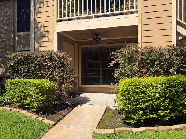 Building Photo - 1311 Antoine Dr