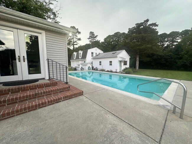 Building Photo - Call Amanda Tate at 757-289-6810 for more ...