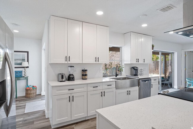 Building Photo - 3221 Spanish River Dr