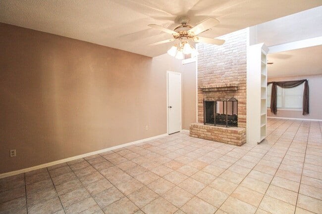 Building Photo - 10323 Quail Meadow St