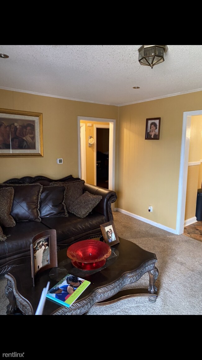 Building Photo - 3 br, 2 bath House - 300 Eastview St