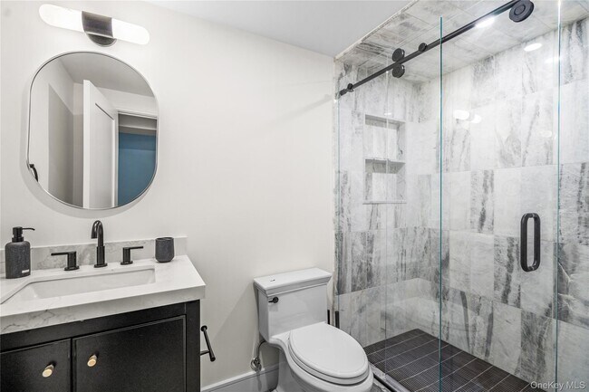 Building Photo - 4 Carriage Ln