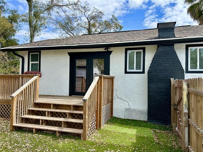 Building Photo - 706 E Flora St