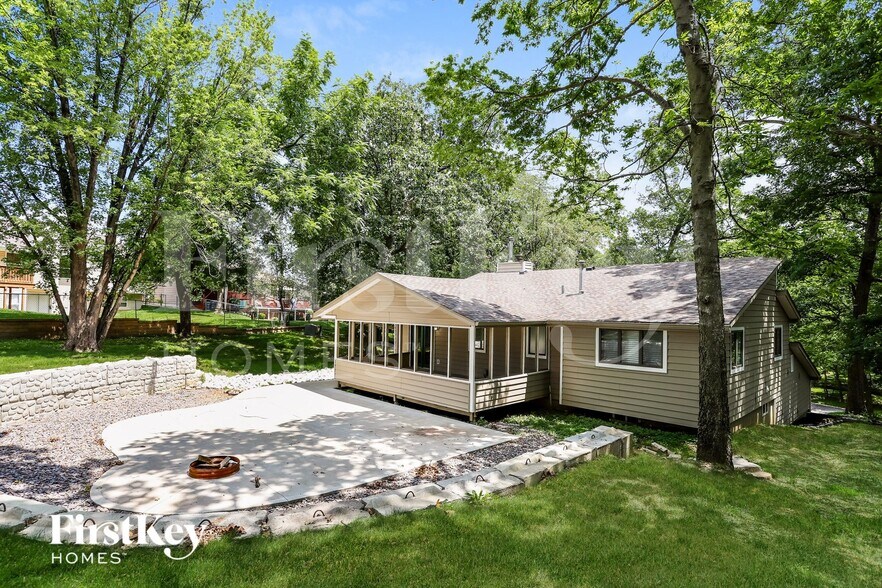 Building Photo - 405 Montbrook Dr