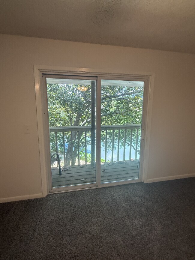 Building Photo - 504 Main St