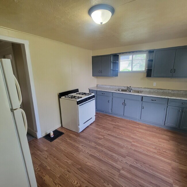Building Photo - Christian Park 3BR/2BA House w/Fenced Backyard!
