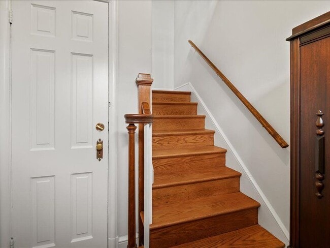 Building Photo - 4416 Bromley Ln