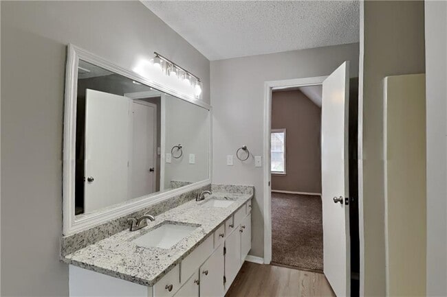 Building Photo - 4015 Sharon Woods Dr