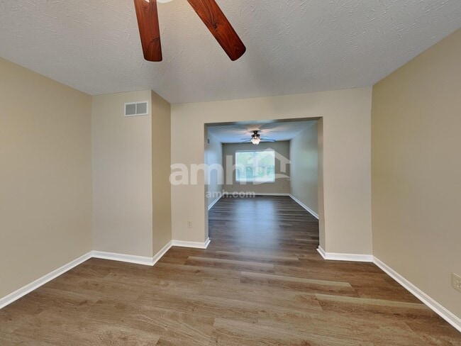 Building Photo - 6297 Satin Wood Dr