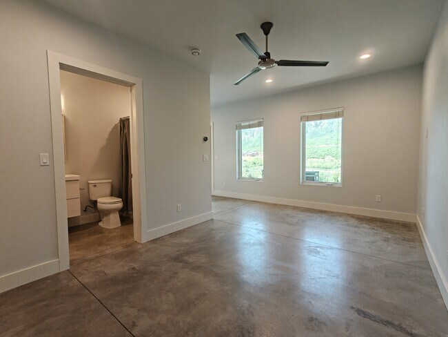Building Photo - 600 Greenway Dr