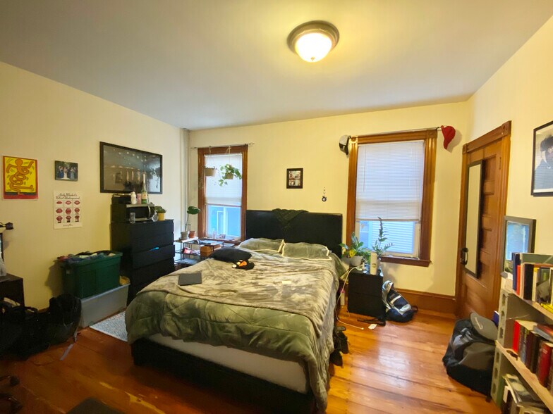 Building Photo - 121 Calumet St