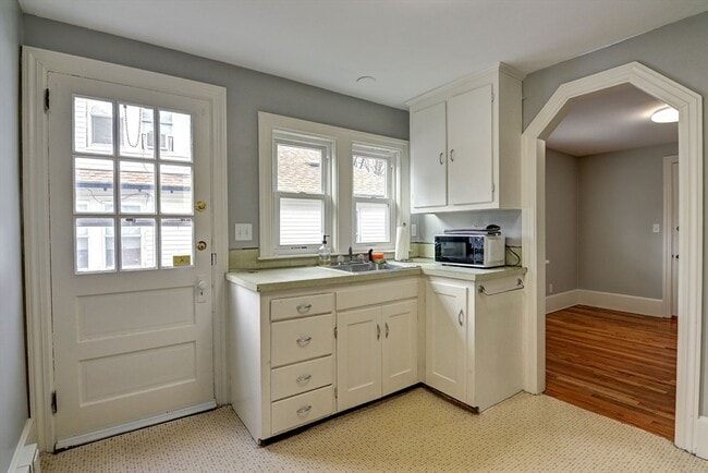 Building Photo - 317 Elmwood Ave