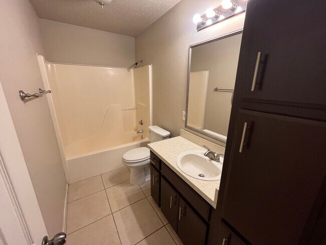 Building Photo - Cute Cottage