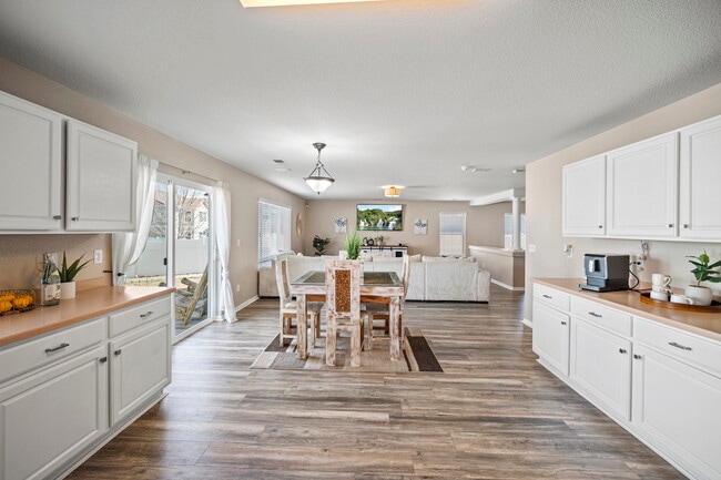 Building Photo - 7860 Lantern Ln