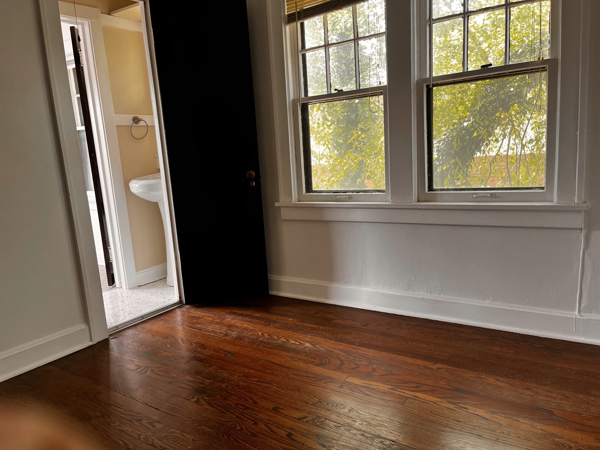 Building Photo - 5035 Walnut St