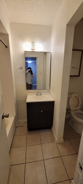 Building Photo - 5055 Ridglea Ln