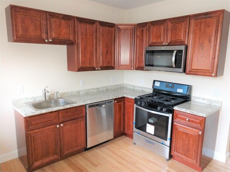 Building Photo - 274 Brookline St