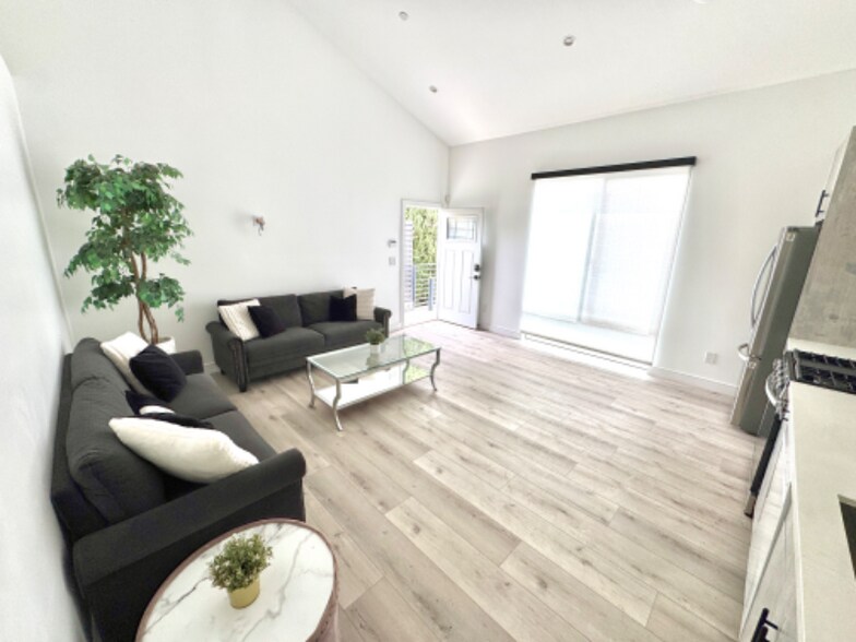 Building Photo - 7822 Shadyspring Dr