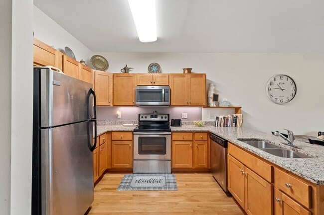 Building Photo - 11905 Centre St