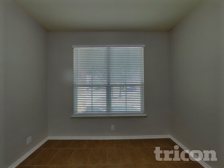 Building Photo - 131 Reeves Garden