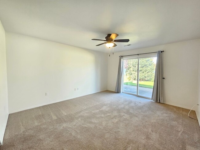Building Photo - $1,995 - 2 Bed / 2 Bath Beautiful House in...