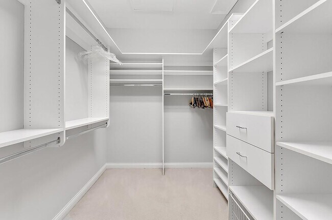 Building Photo - 3657 Peachtree Rd NE