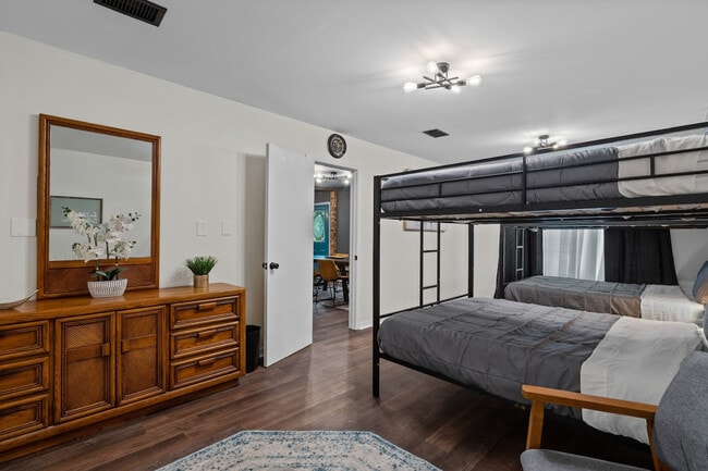 Building Photo - 2001 N 61st Ave