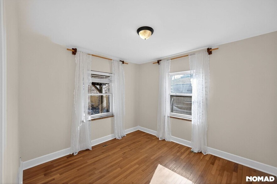 Building Photo - 2650 Cook St